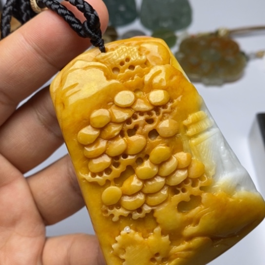 翡翠未镶嵌颈饰翡翠