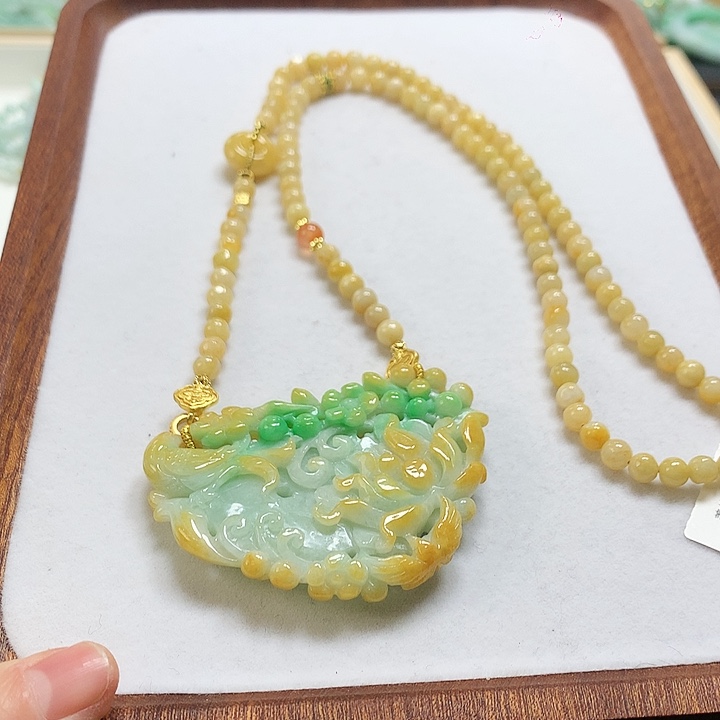 翡翠颈饰未镶嵌吊坠