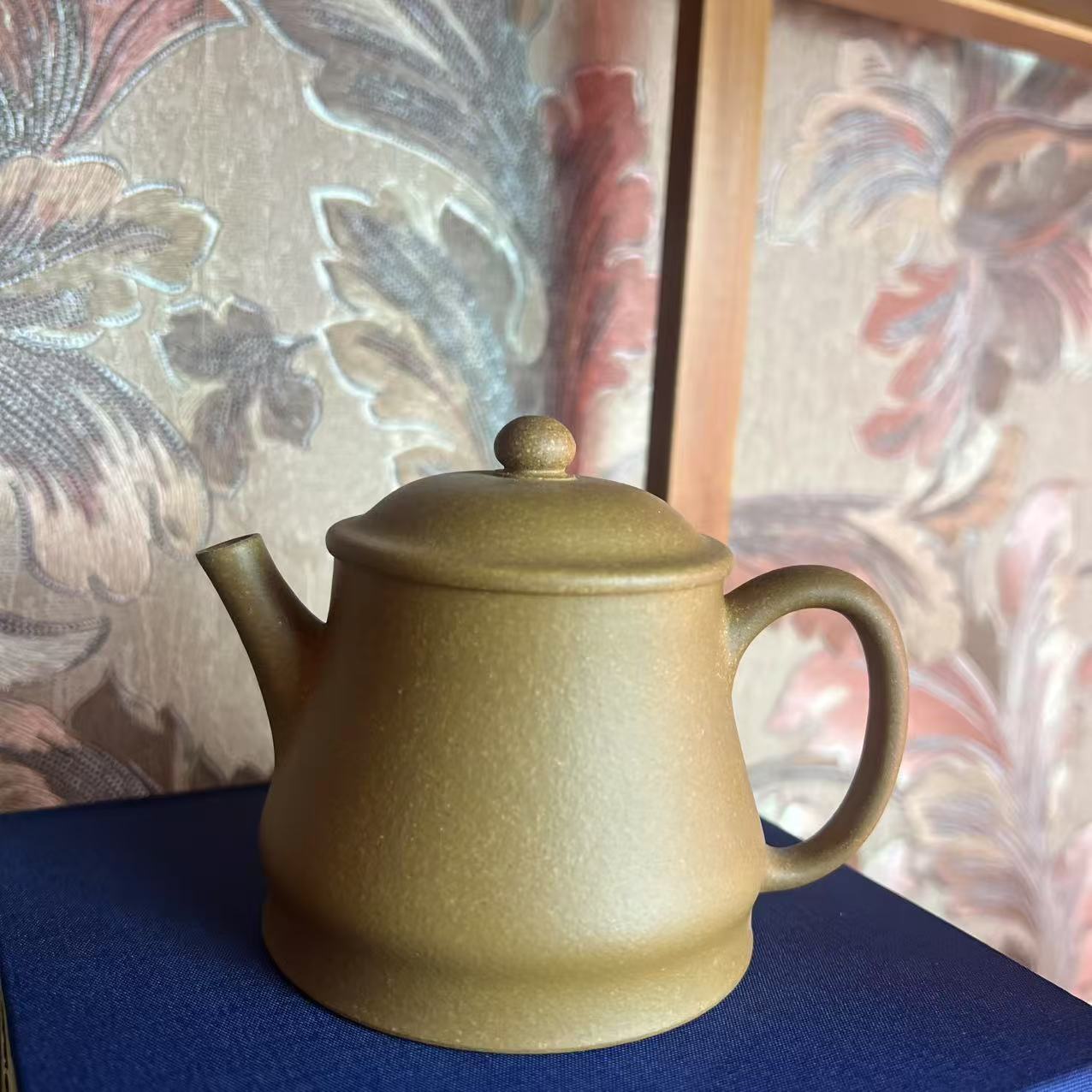 黄金段泥光器柱础紫砂壶（庆）