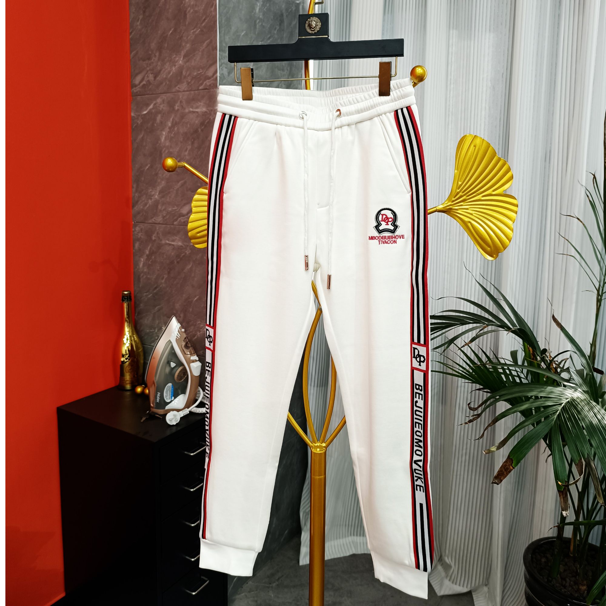 欧货织带刺绣冬款加绒保暖男休闲裤时尚白色松紧束脚长裤百搭轻奢