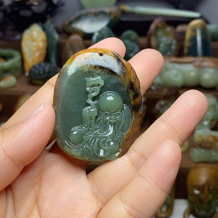 一***茶岫岩河磨玉（透闪石质玉）未镶嵌颈饰