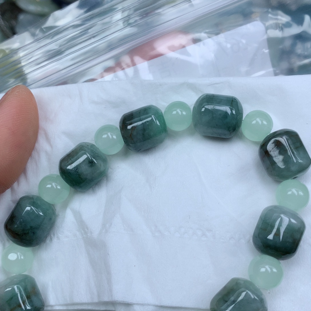 翡翠颈饰未镶嵌翡翠