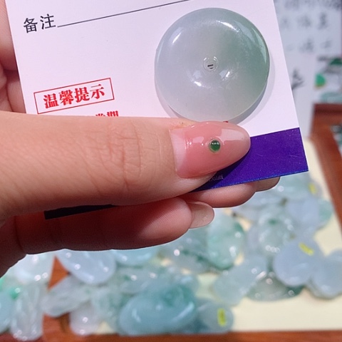 颈饰未镶嵌翡翠平安扣