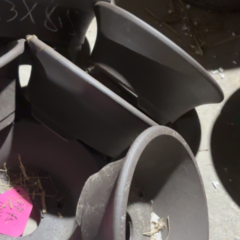 紫砂花盆  50,4。   23-8.5