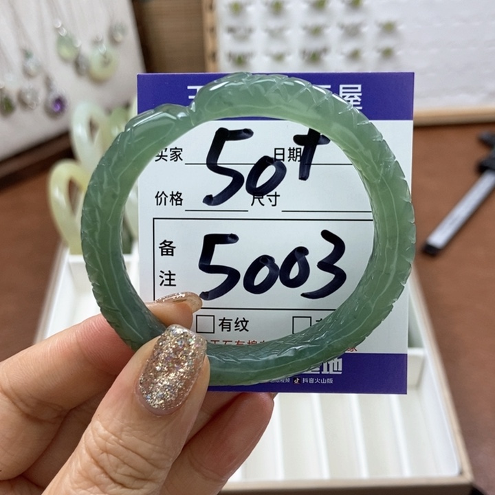 岫玉手镯手镯未镶嵌
