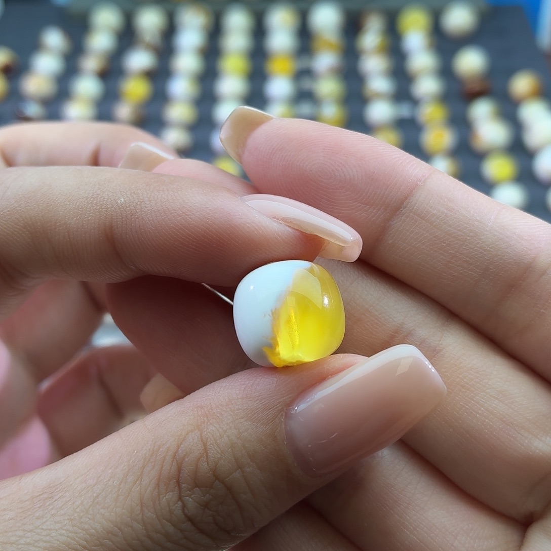 琥珀未镶嵌裸石14*12.8mm