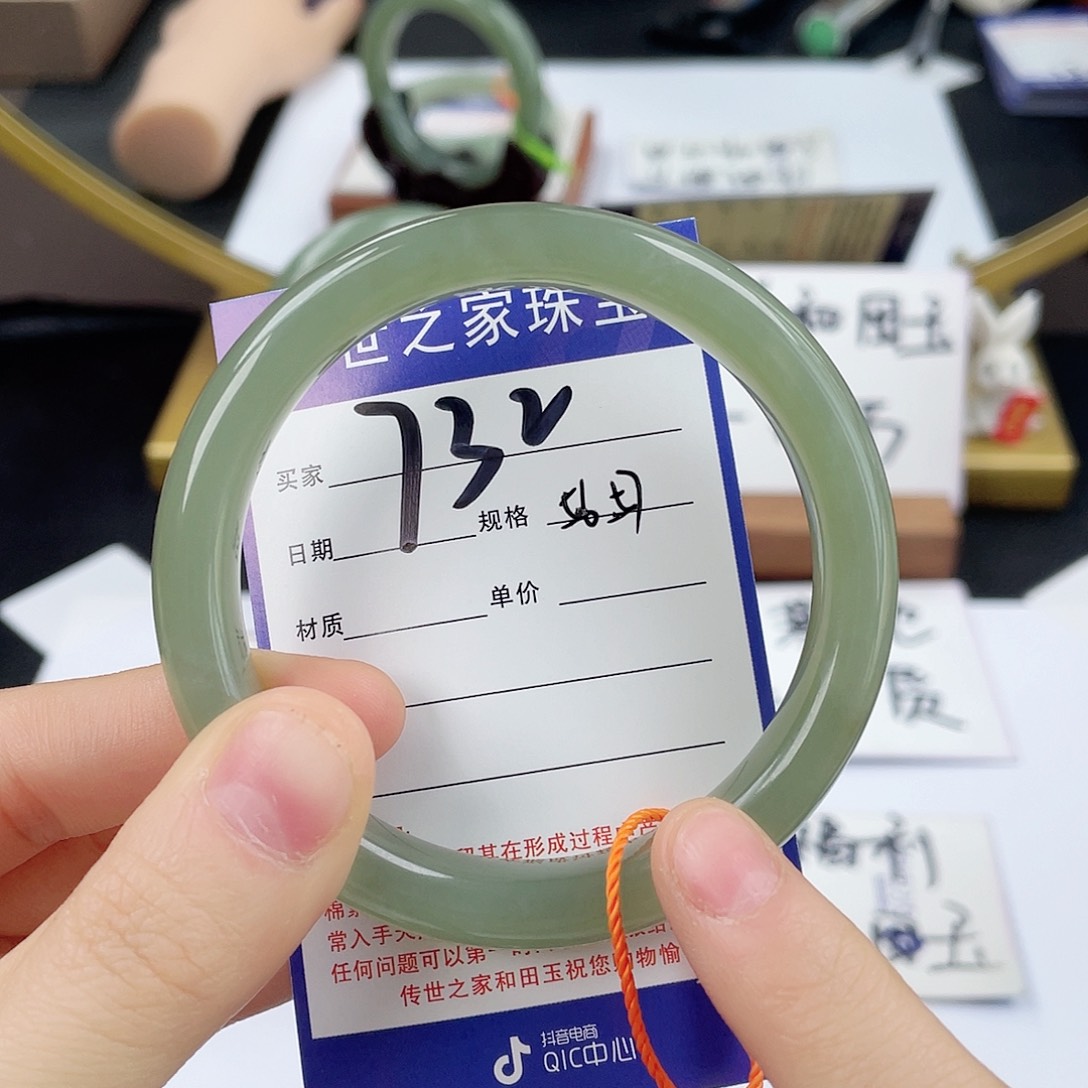 和田玉手镯未镶嵌