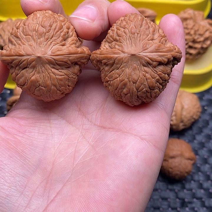 文玩核桃把件泥鳅背