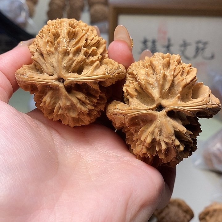 文玩核桃吊坠52大刺
