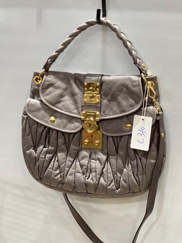 95新 MIU MIU/缪缪 夏七中古/miumiu 单肩包/c310