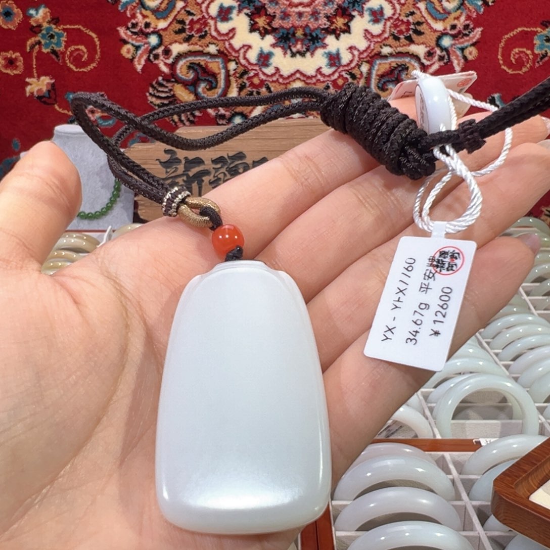 颈饰未镶嵌和田玉新疆天然羊脂白吊坠