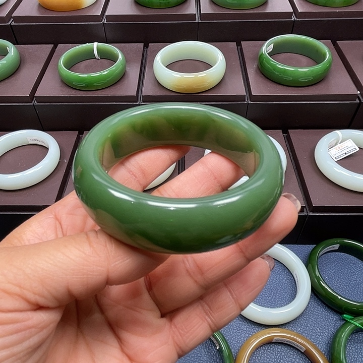 和田玉未镶嵌手镯5556