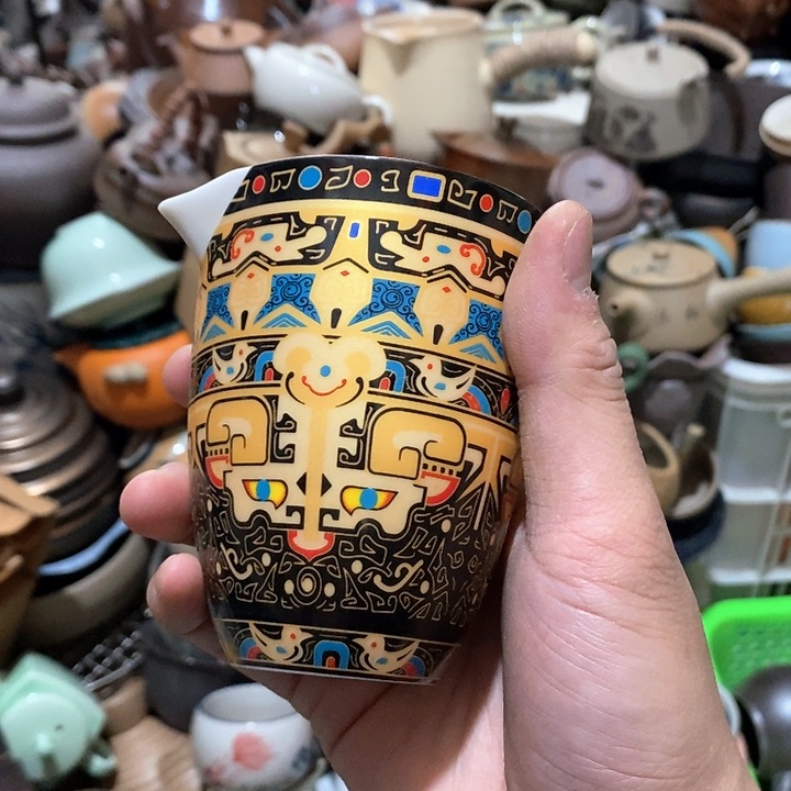 瓷片然后又要在朋友圈翻朋友圈看到一个