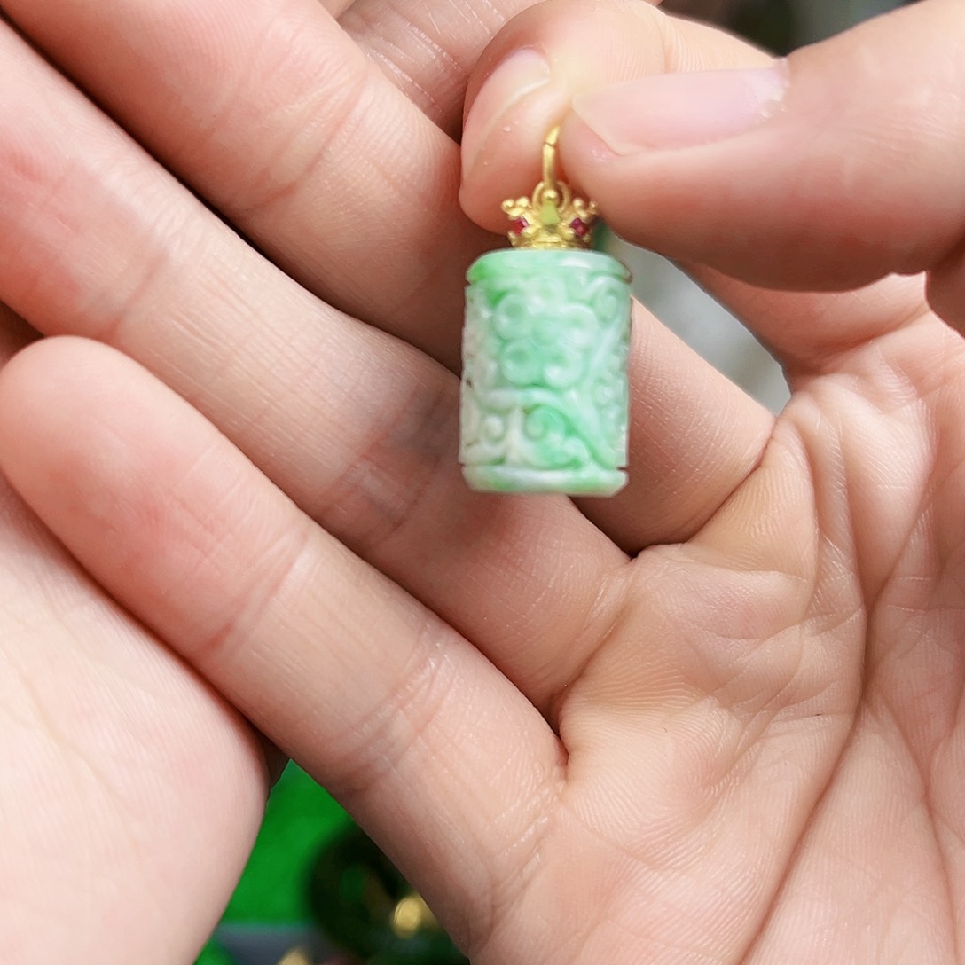 翡翠颈饰未镶嵌吊坠