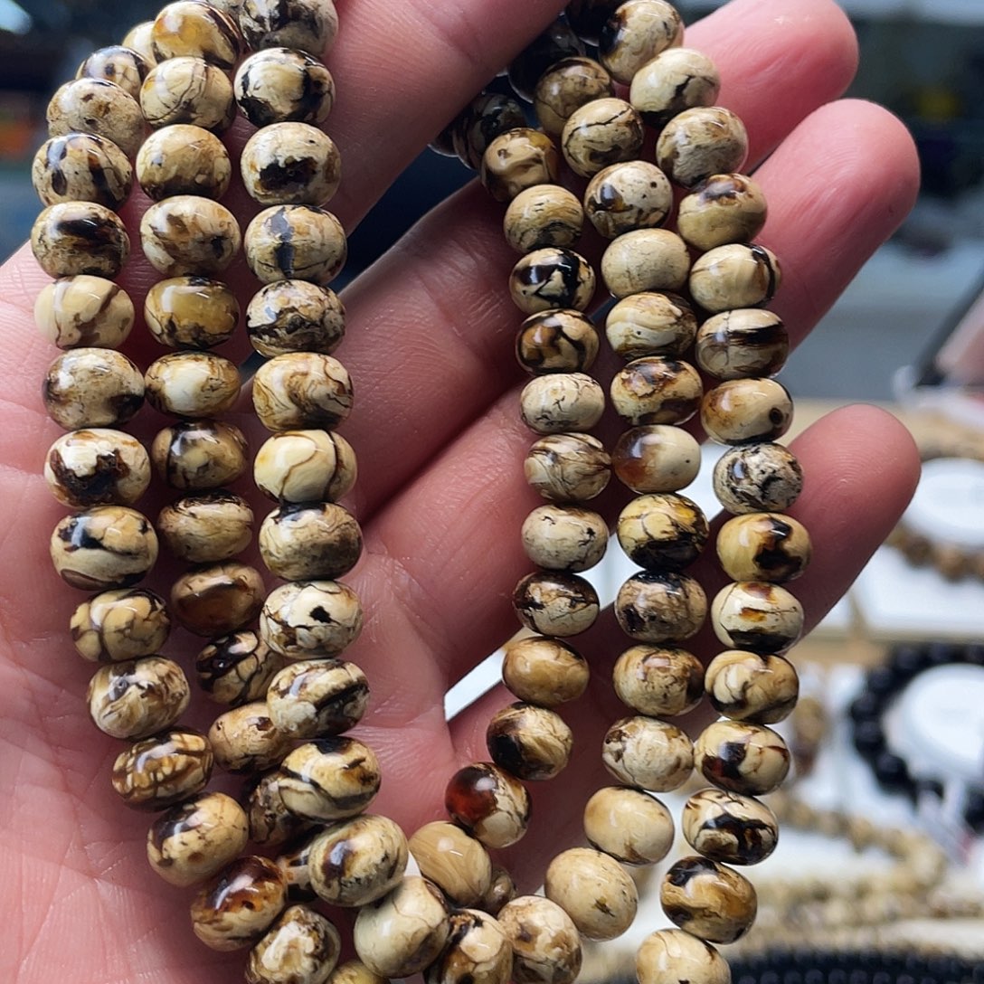 琥珀未镶嵌裸石八90340