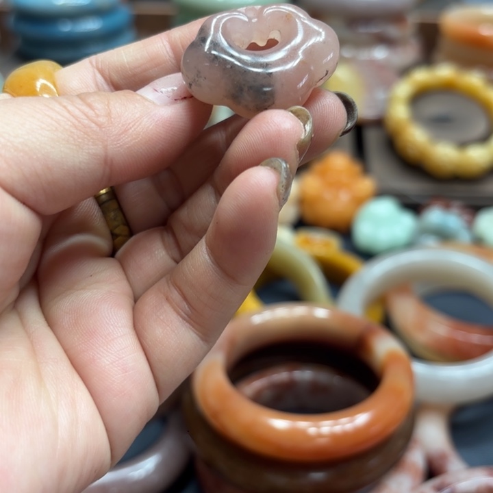 石英岩玉合金颈饰