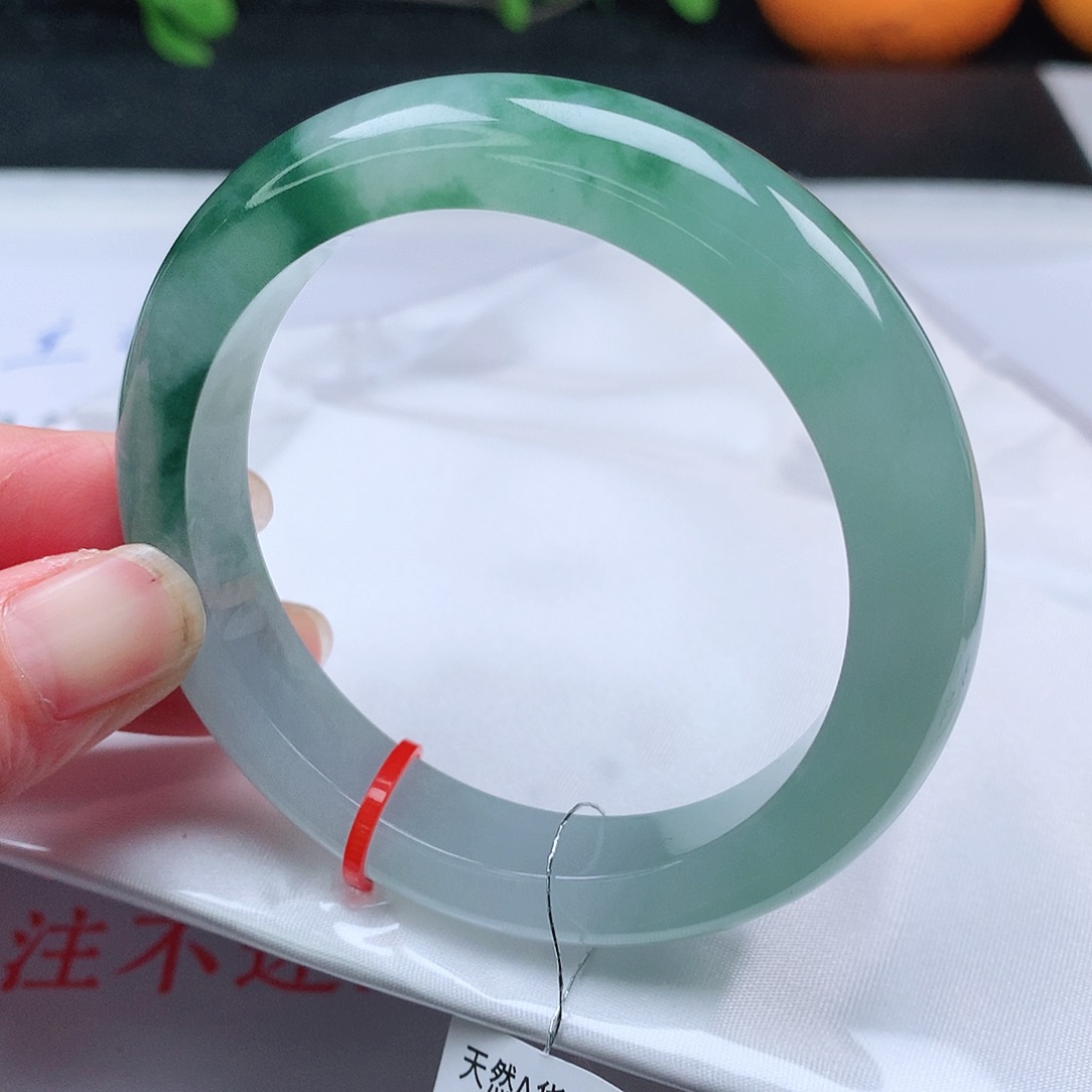 翡翠手镯未镶嵌55圈