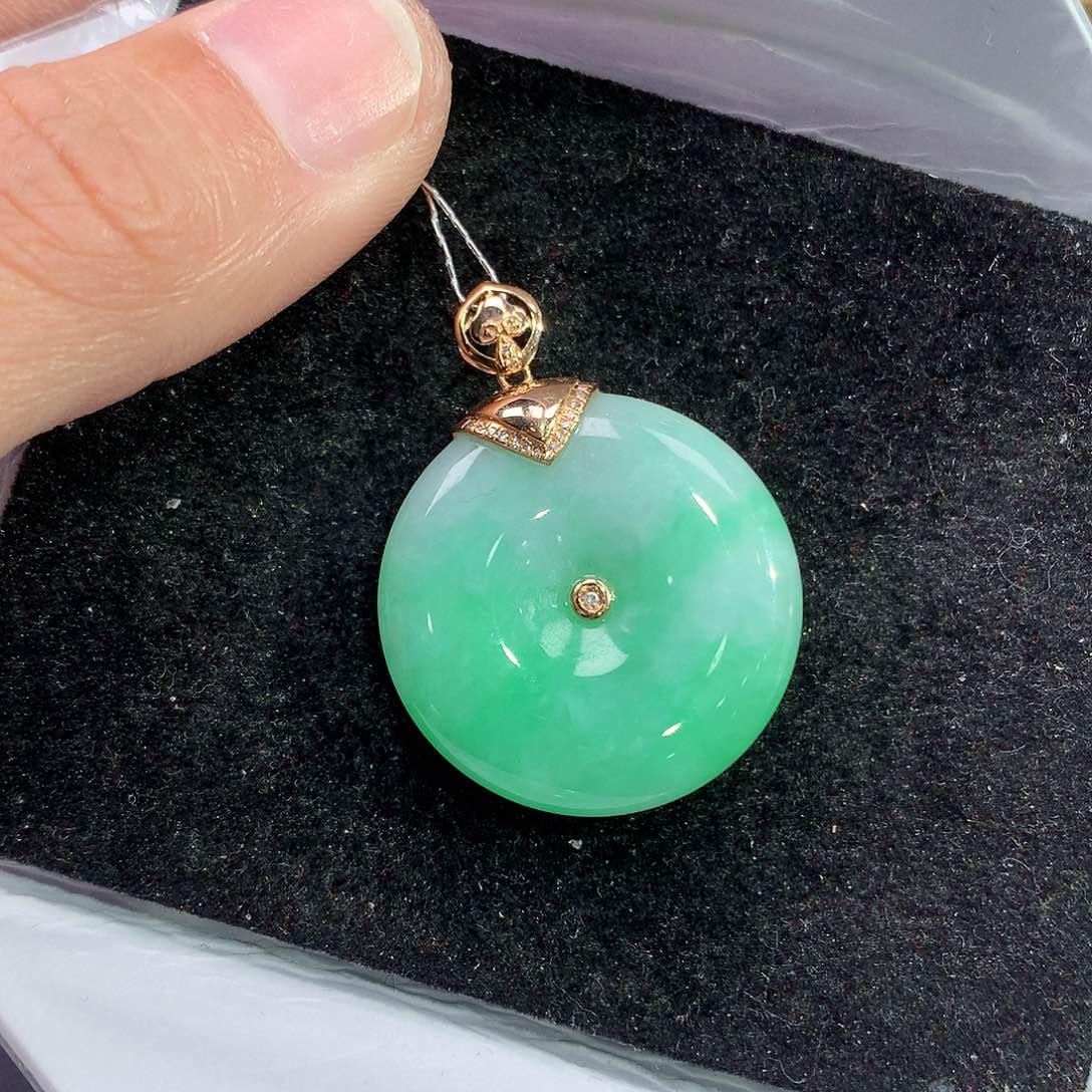 翡翠吊坠(赠链)18K金镶嵌