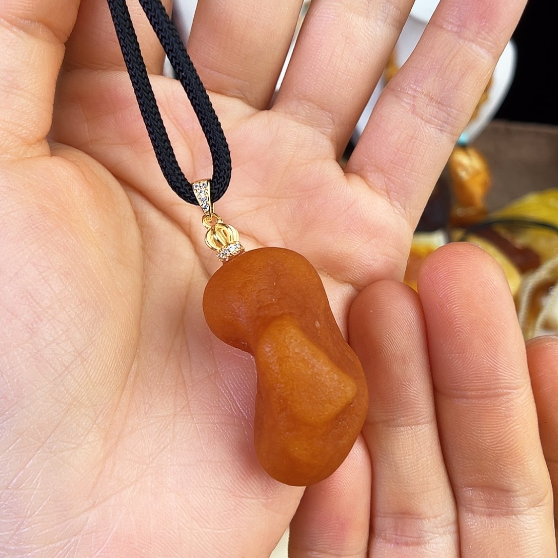 未镶嵌琥珀珠宝奇石。