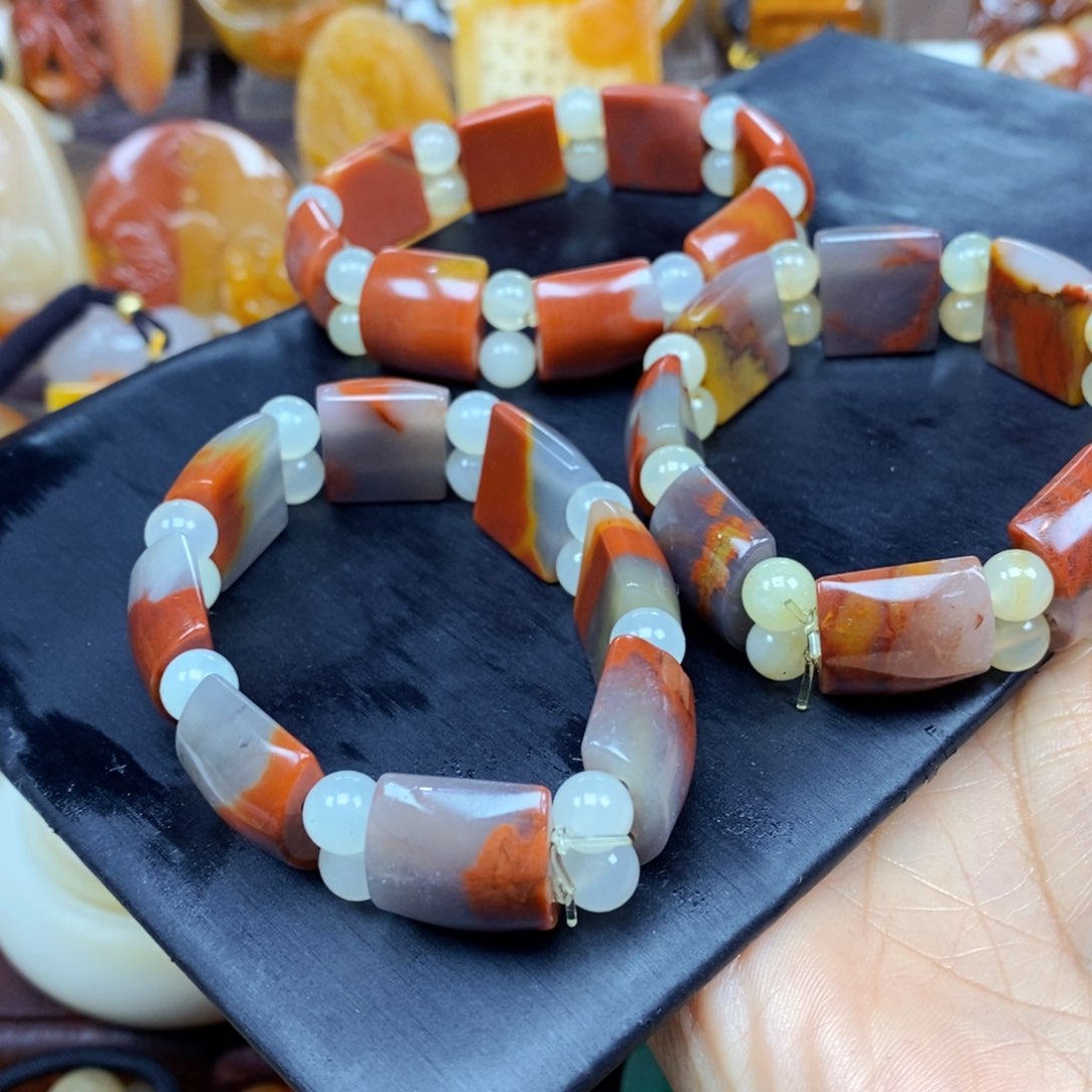 石英质玉（黄龙玉）颈饰未镶嵌