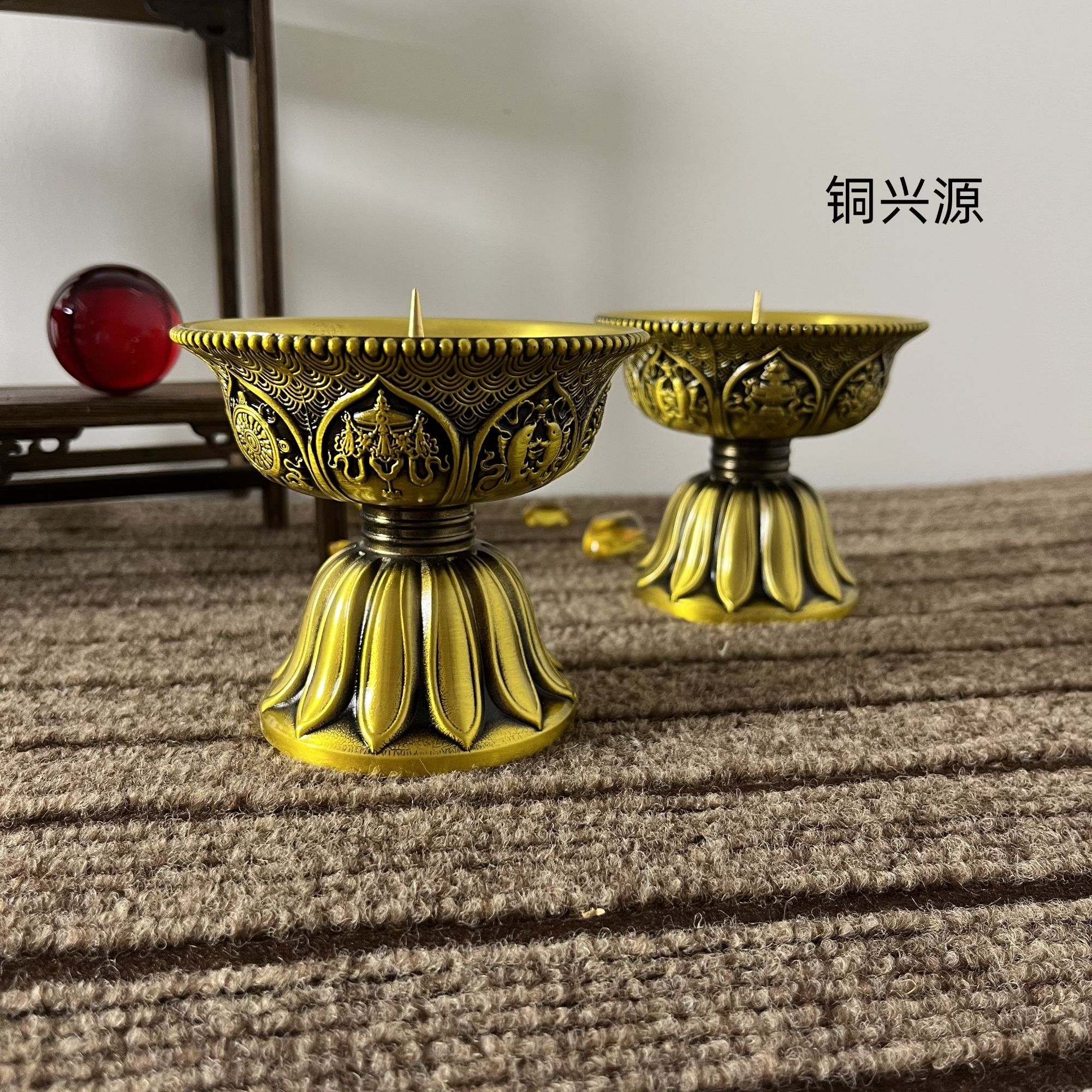 黄铜吉祥八宝莲花蜡台