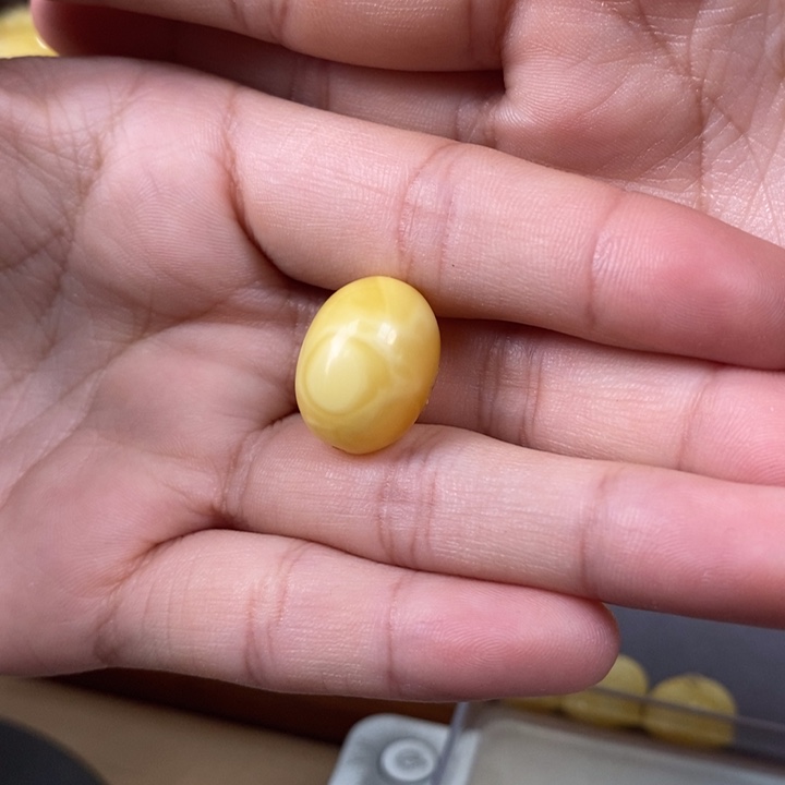琥珀裸石未镶嵌桶珠