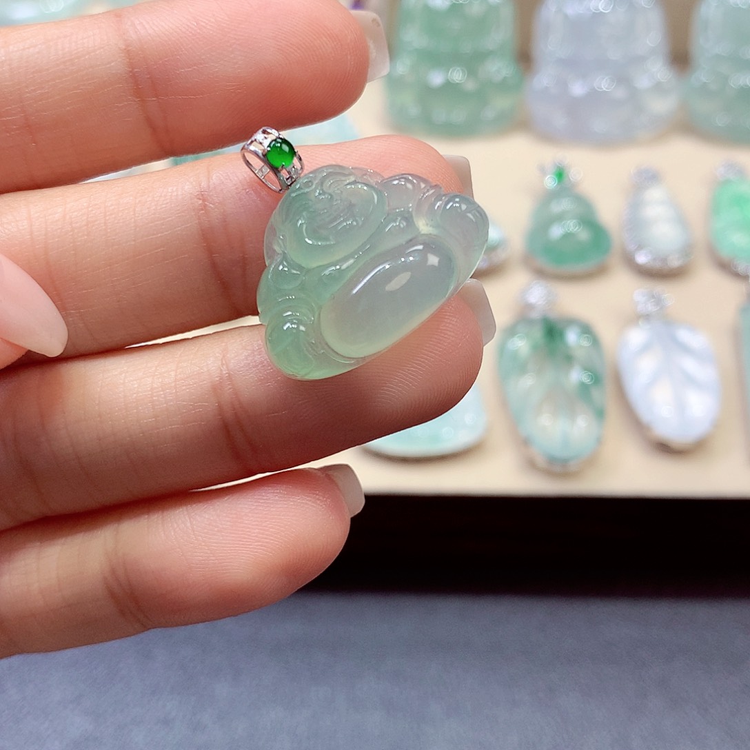 翡翠18K金镶嵌颈饰L****0翡翠