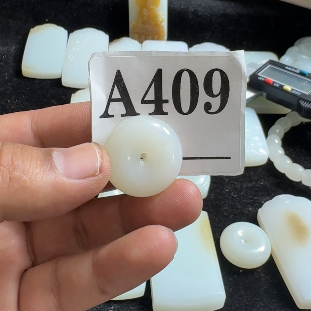 和田玉未镶嵌手链平安扣26.芭莎料