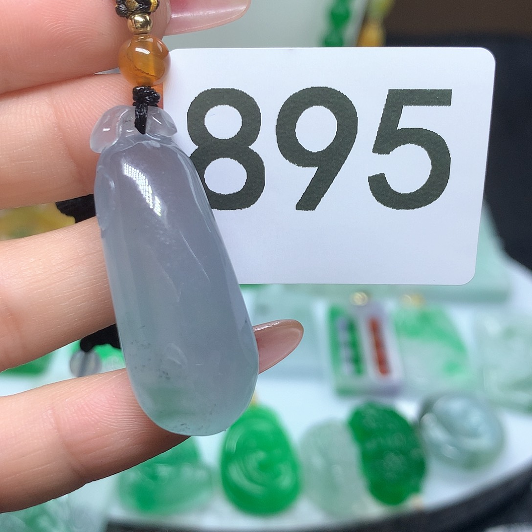 翡翠吊坠(赠链)未镶嵌