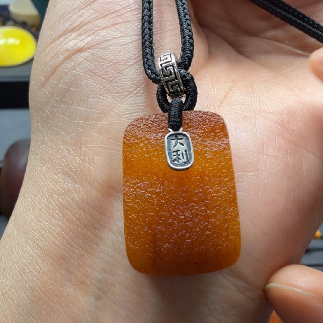 琥珀吊坠(赠链)未镶嵌