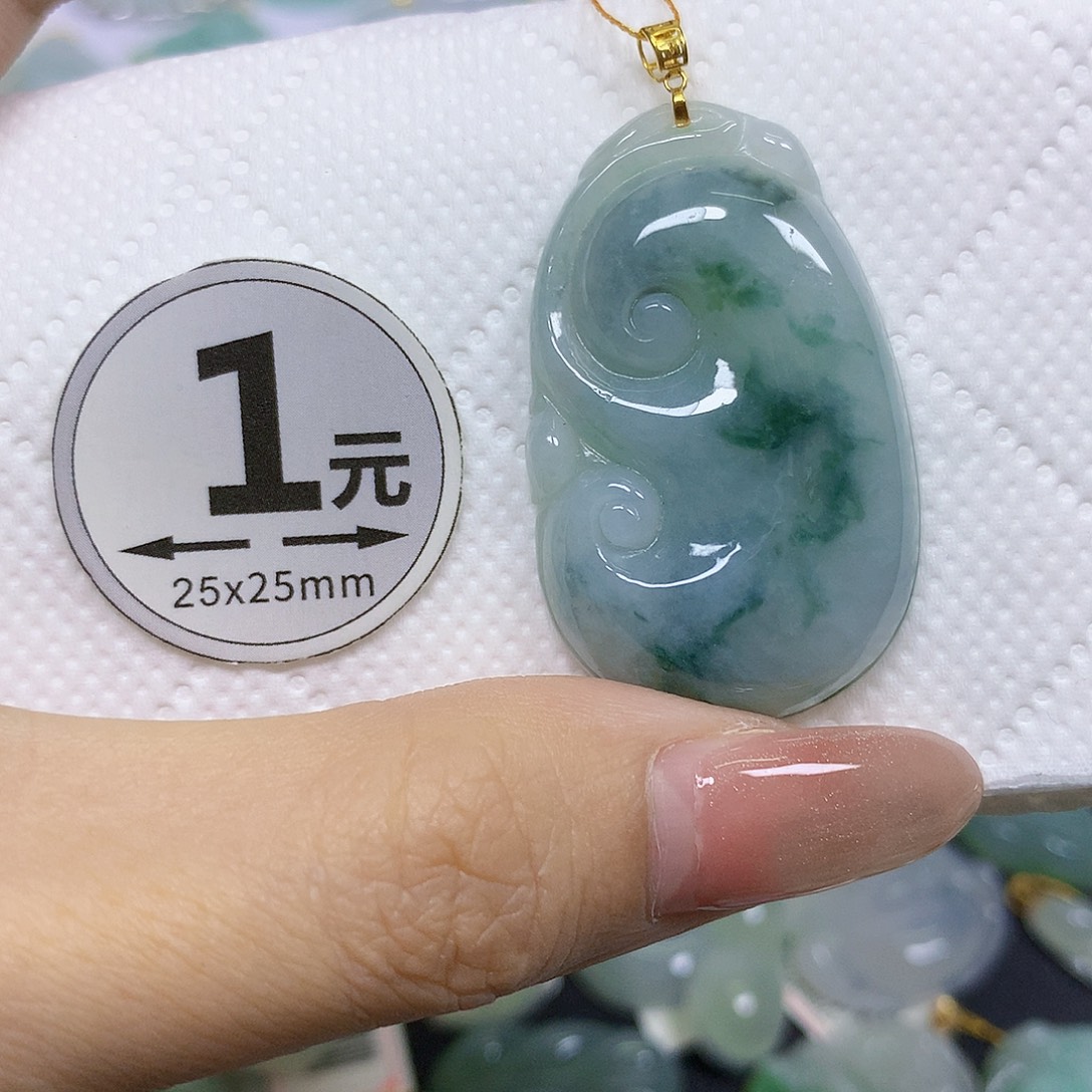 颈饰18K金镶嵌翡翠挂件