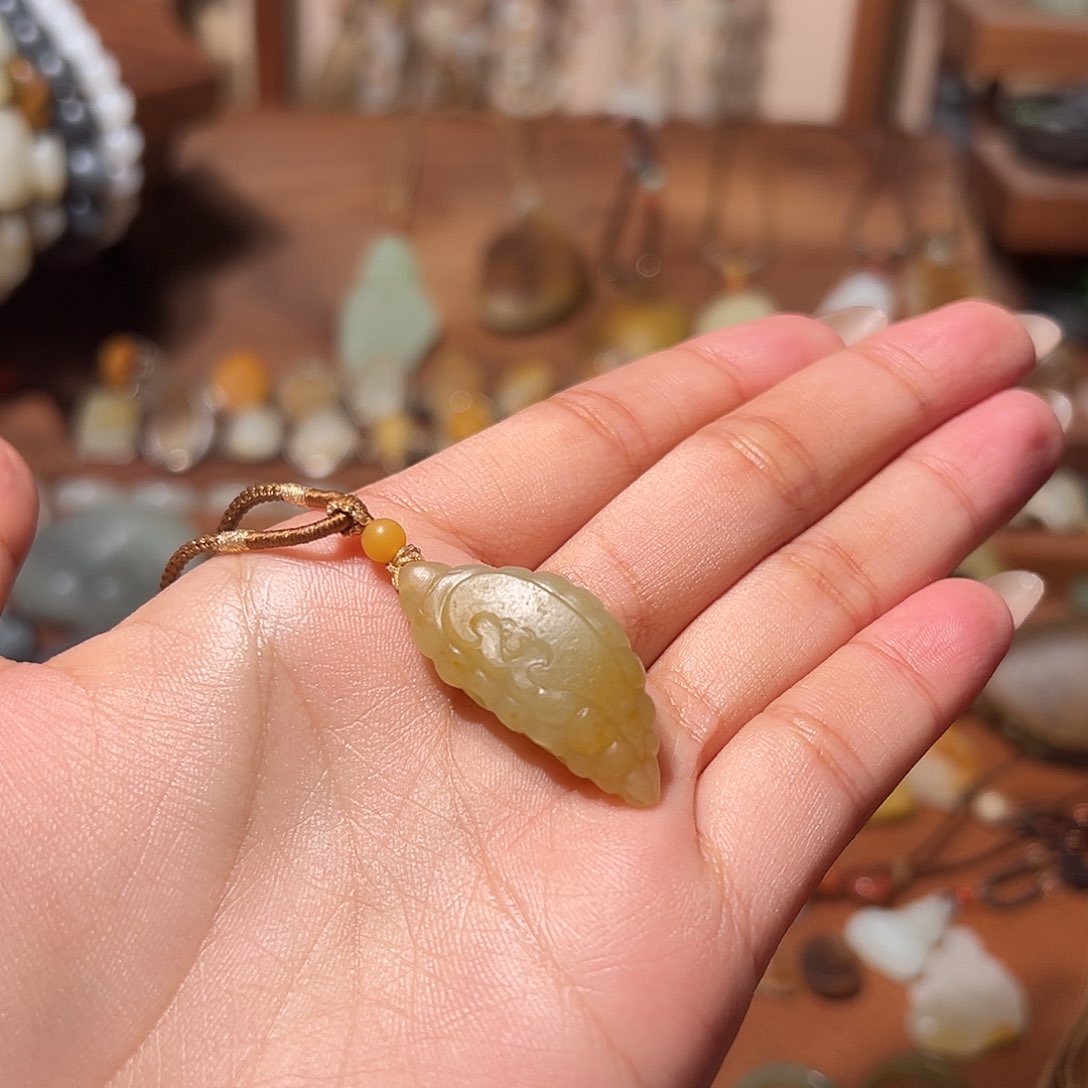 和田玉颈饰未镶嵌阿*妮