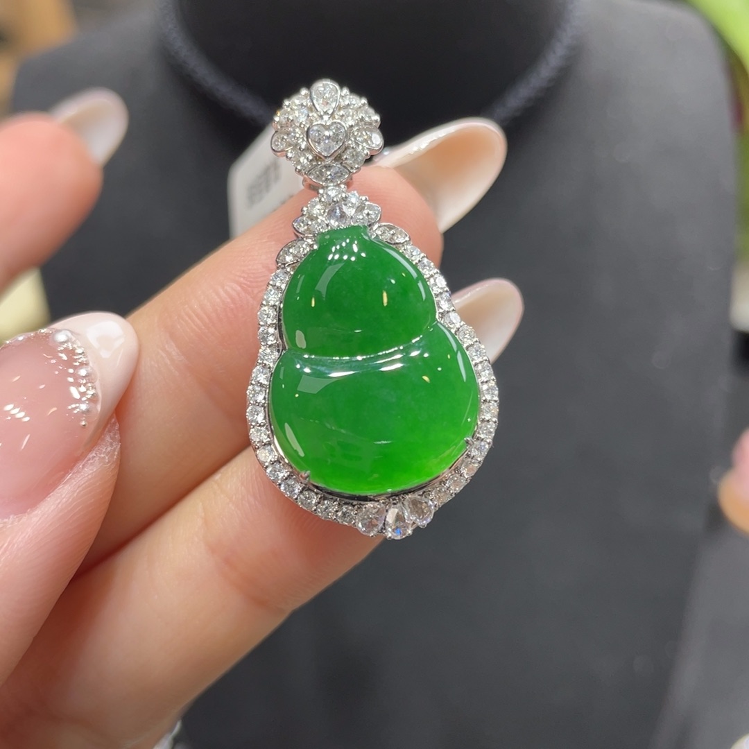 翡翠颈饰18K金镶嵌天然缅甸翡翠a货