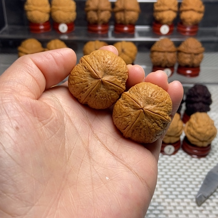 文玩核桃把件1柿饼子三棱