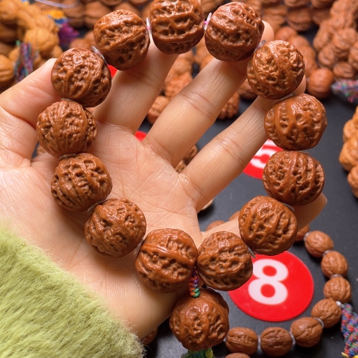 文玩核桃吊坠珊瑚手串