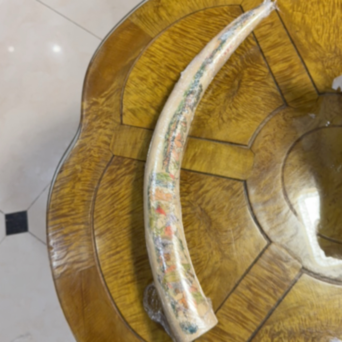 猛犸雕刻件约3078克AF142