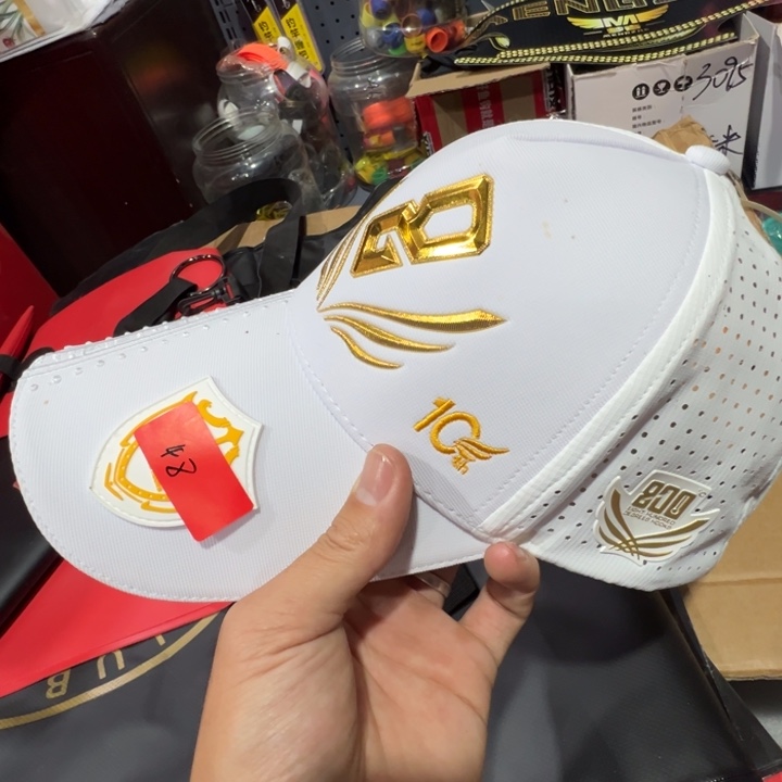 白色800度帽子一个，全新有点脏了