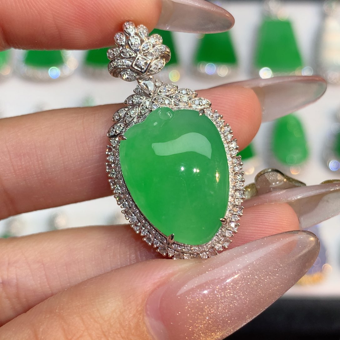 翡翠颈饰18K金镶嵌翡翠