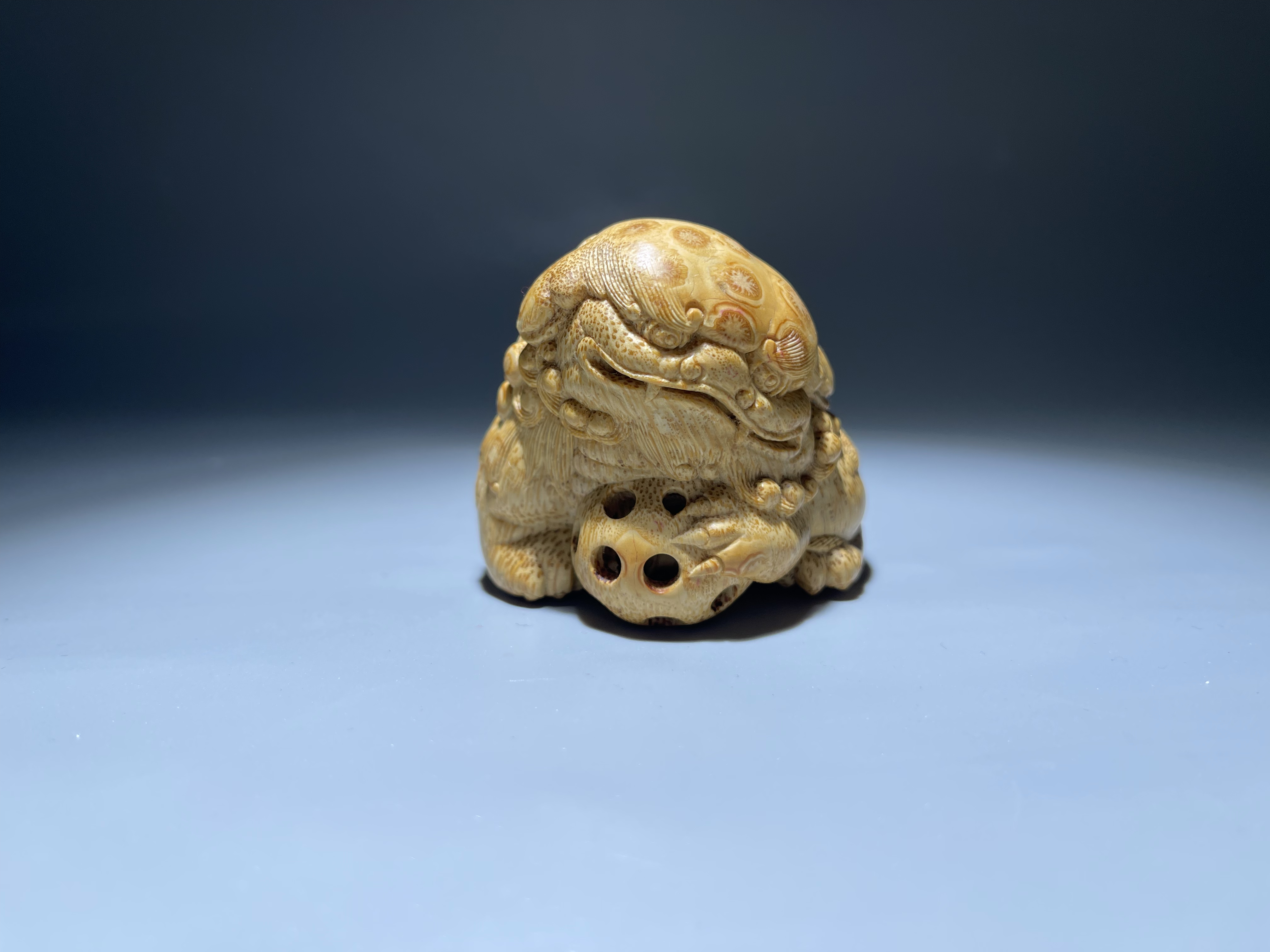 竹根雕喜狮纯手工雕刻手把件