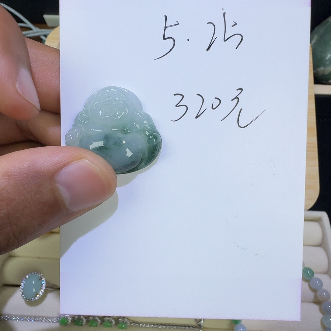 翡翠未镶嵌颈饰佛公