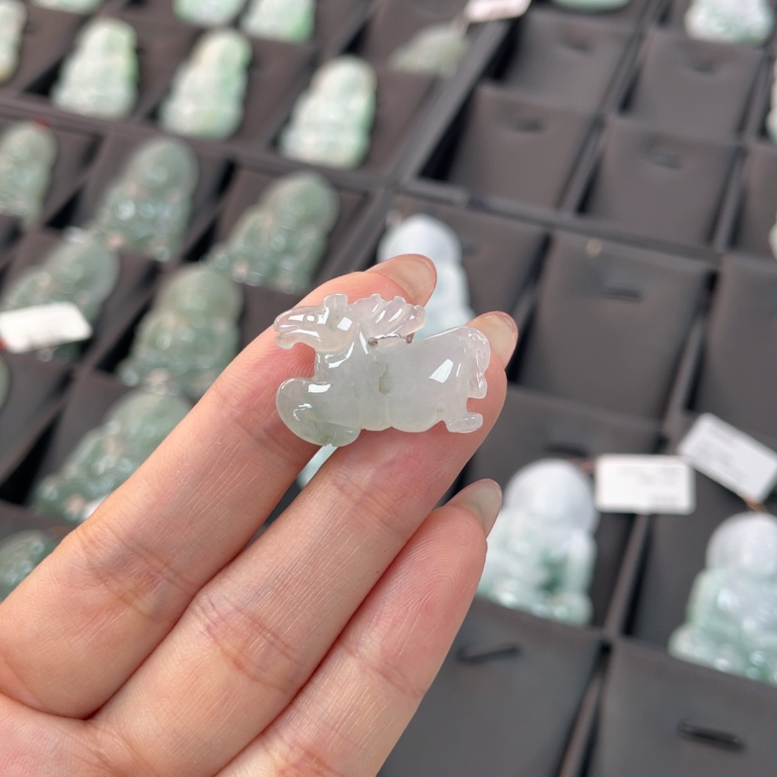 翡翠颈饰未镶嵌马牌