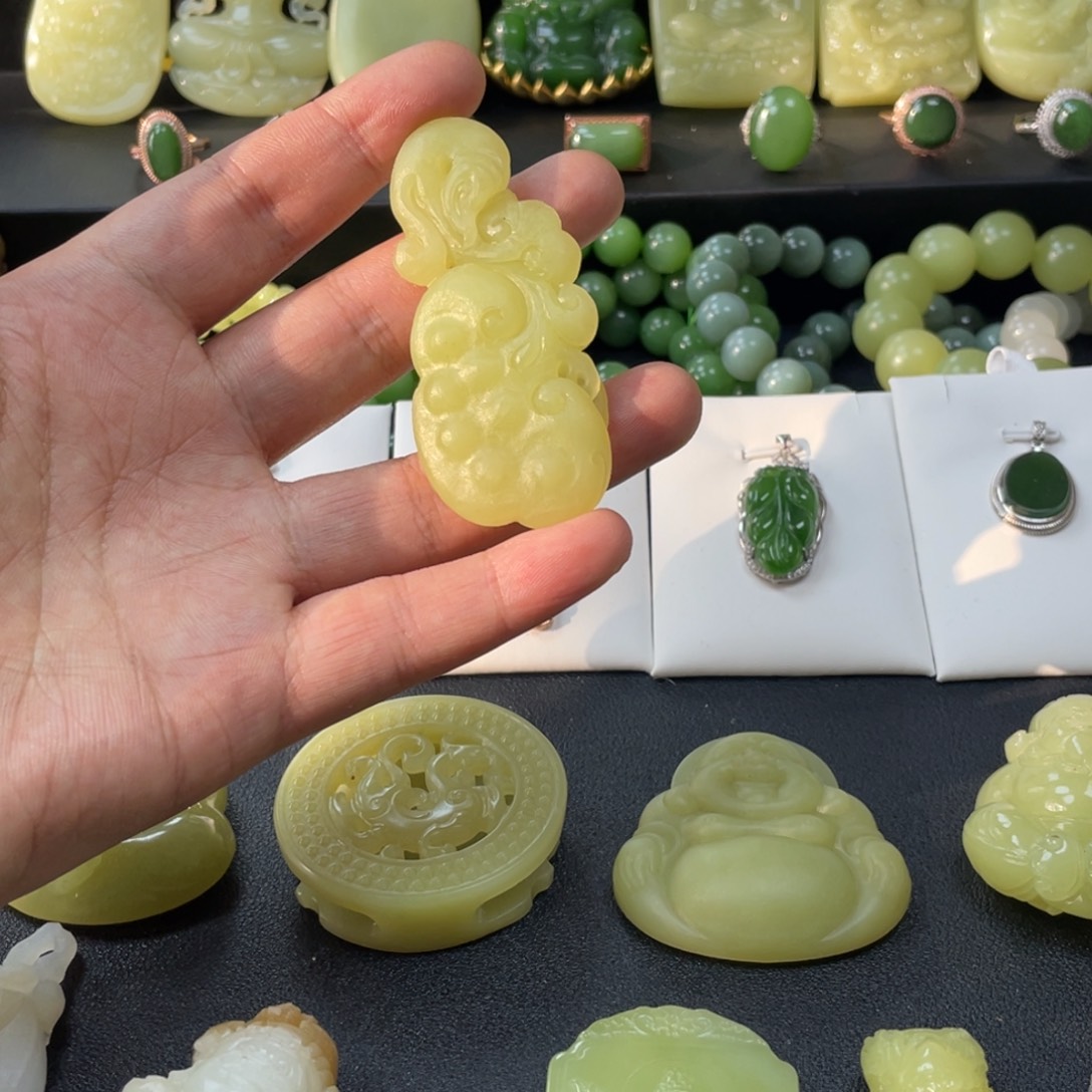 和田玉未镶嵌颈饰