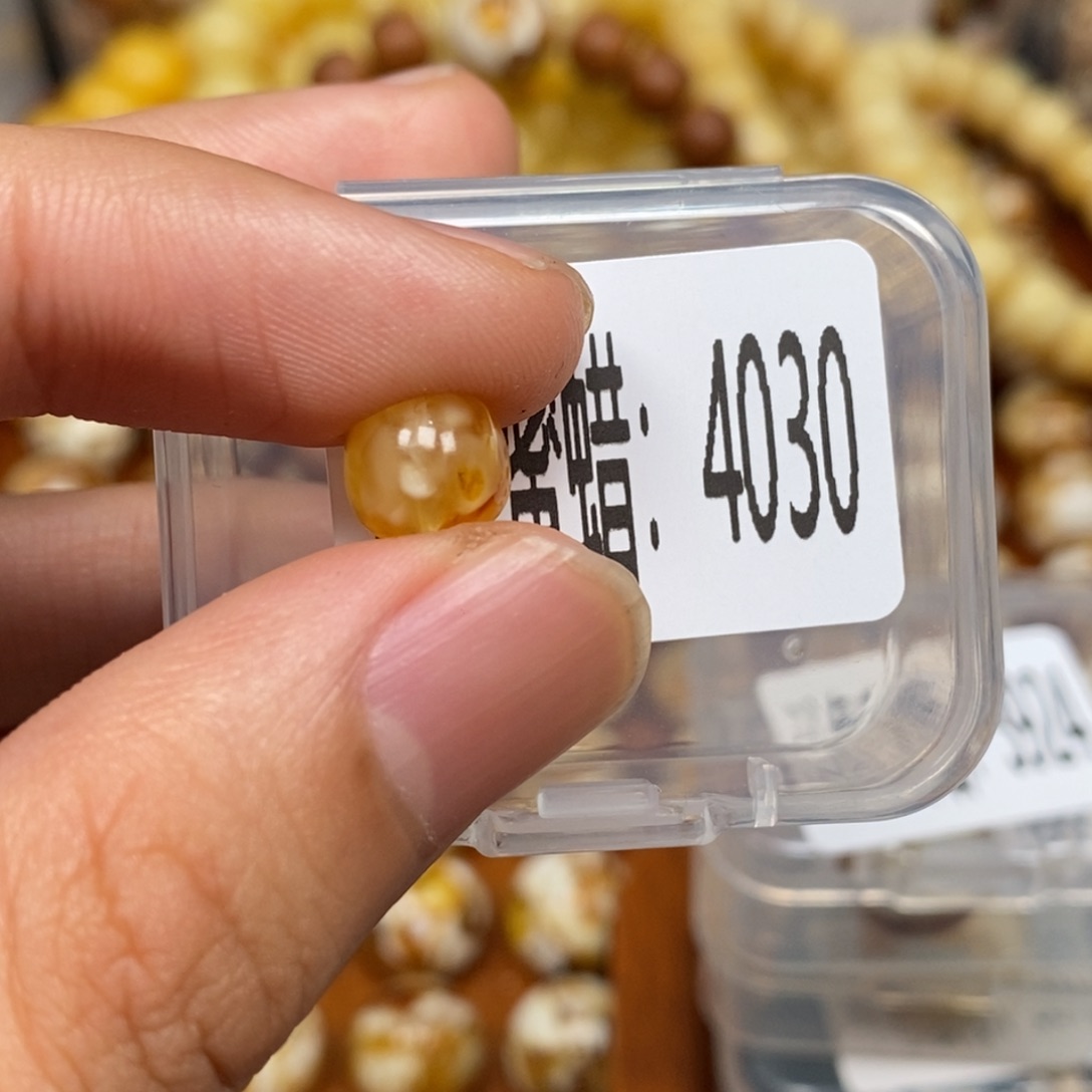 蜜蜡未镶嵌珠宝奇石4030