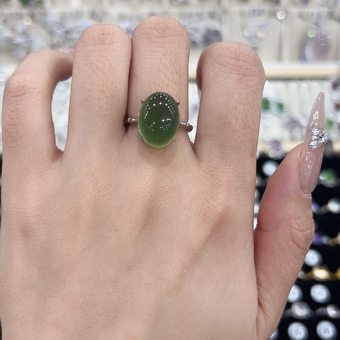 芝***饼岫玉银S925镶嵌戒指