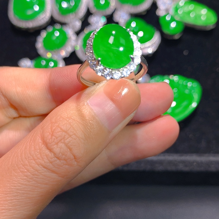 翡翠银S925镶嵌戒指一个