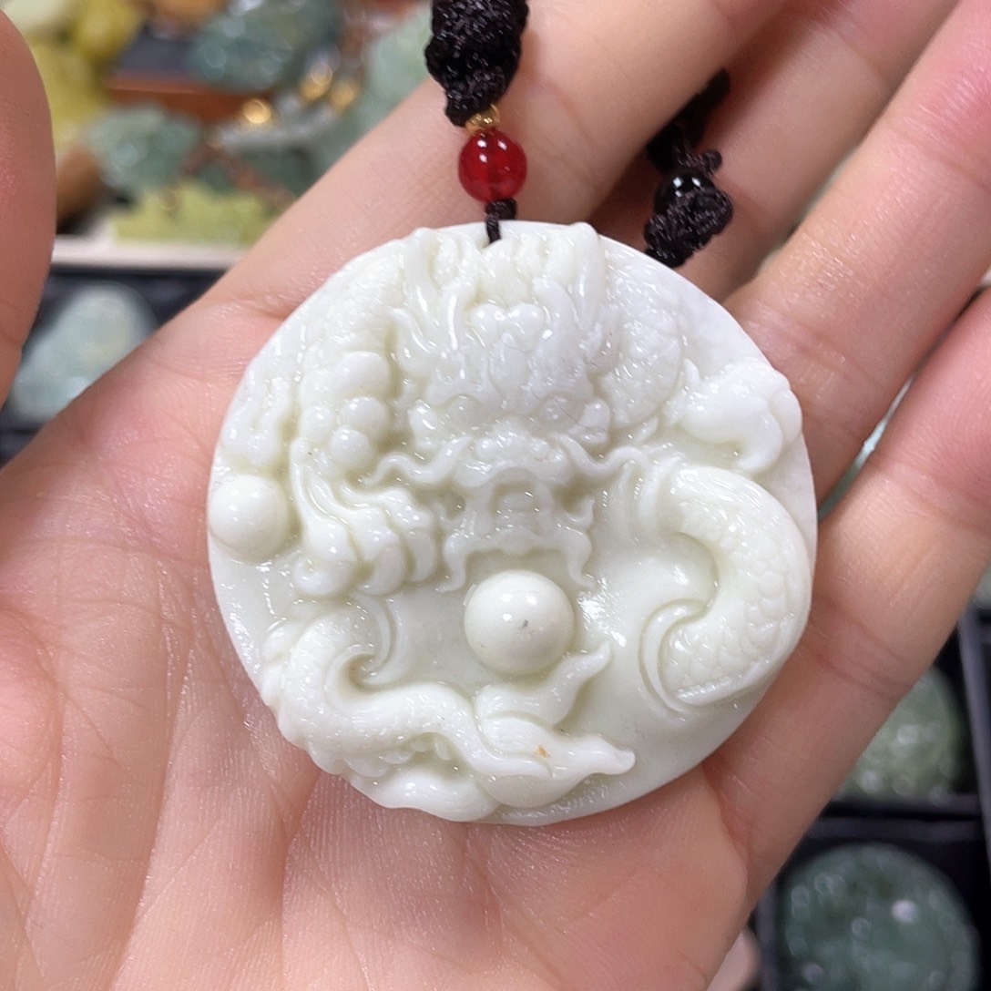 蛇纹石玉颈饰未镶嵌