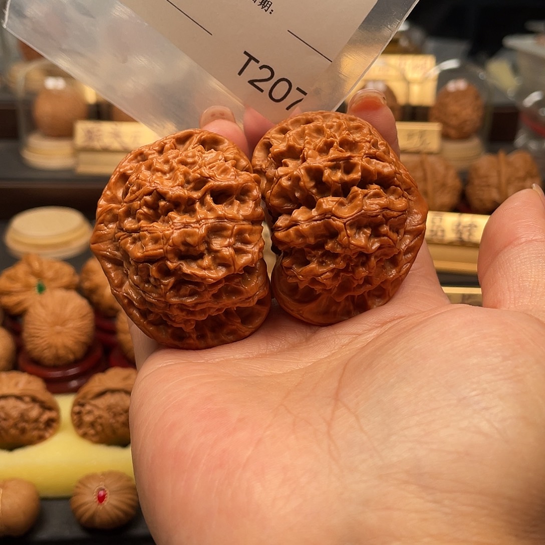 伟***文玩核桃把件官帽53。207