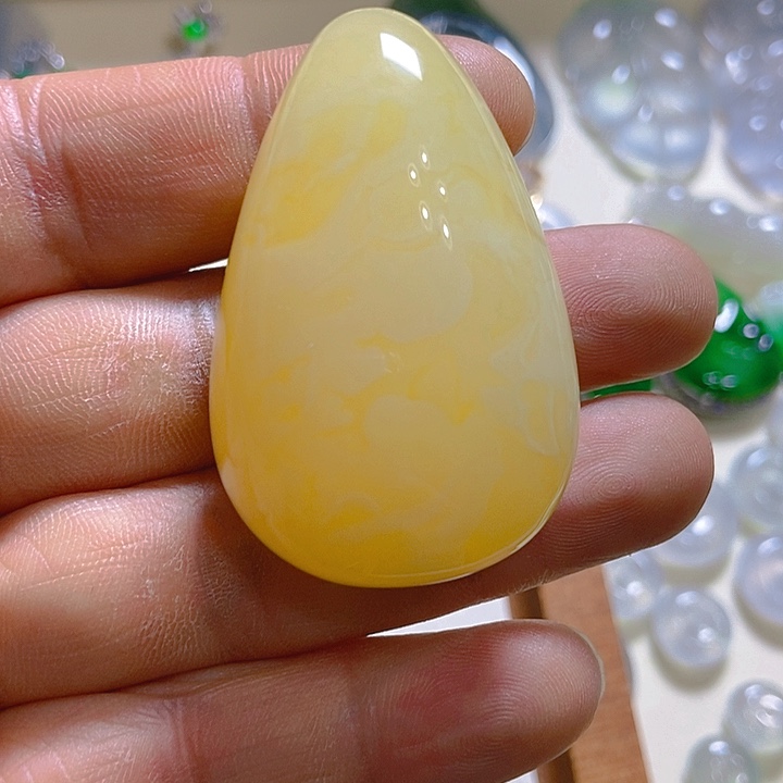 琥珀颈饰未镶嵌15g水滴
