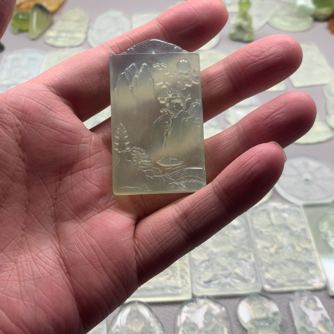 蛇纹石玉颈饰未镶嵌