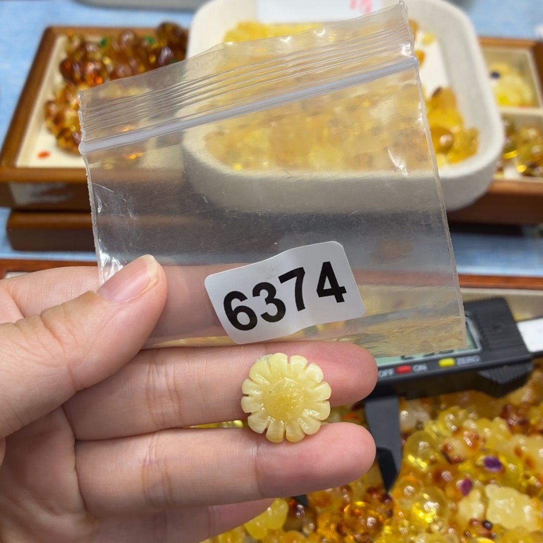 琥珀未镶嵌珠宝奇石